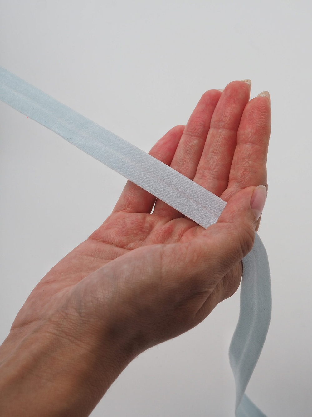 Бейка эластичная светло-голубая матовая ширина 15 мм