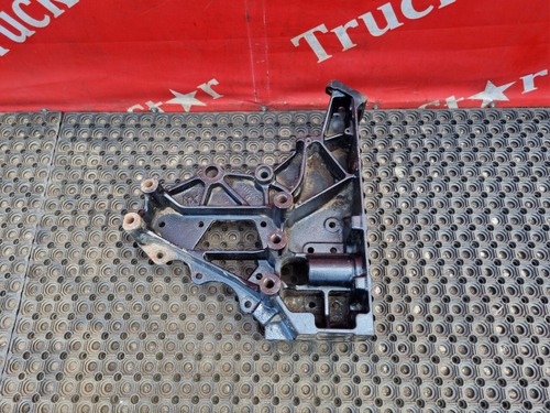 Кронштейн буксировочный правый