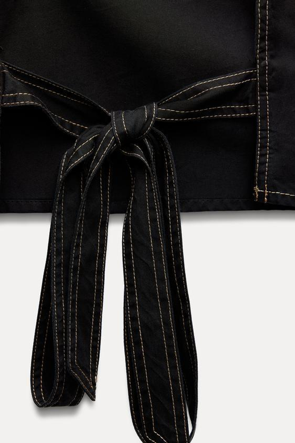 ZARA ДЖИНСОВЫЙ ТОП TRF С ГОРЛОВИНОЙ ХАЛТЕР И ДЕКОРАТИВНОЙ СТРОЧКОЙ, ЧЕРНЫЙ