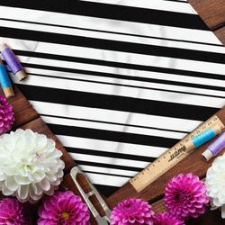 Ткань барби принт с чёрными полосками на белом фоне