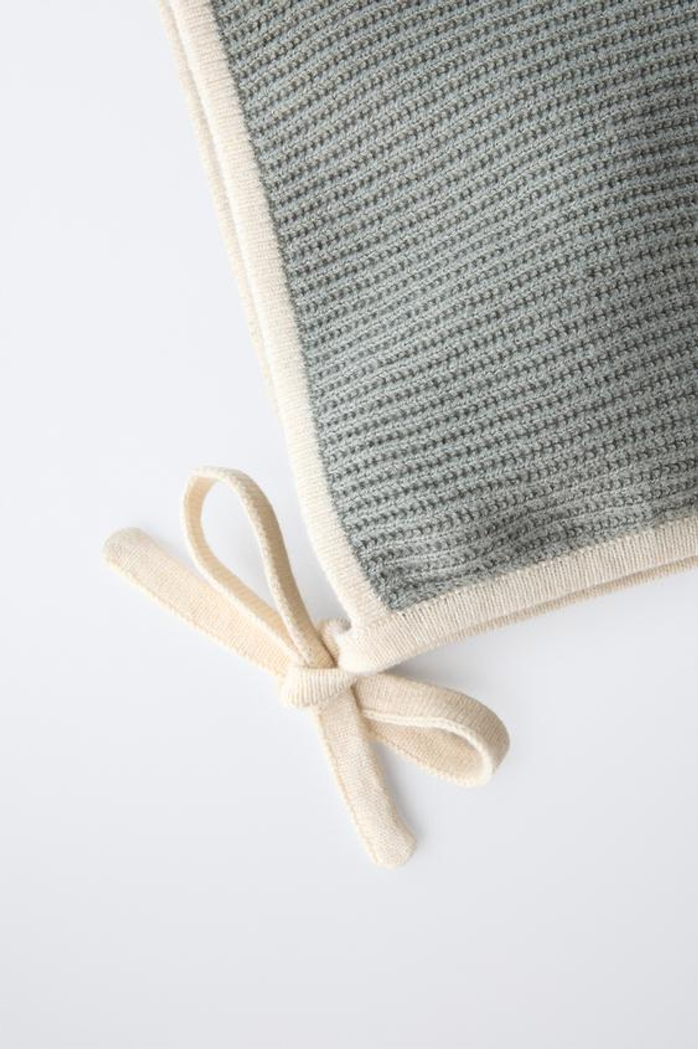 ZARA ОСТРОКОНЕЧНАЯ ШАПКА С КОНТРАСТНОЙ ОТДЕЛКОЙ, СВЕТЛЫЙ ХАКИ