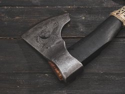 Топор "Дракон Драккара", рукоять комель берёзы (морилка)