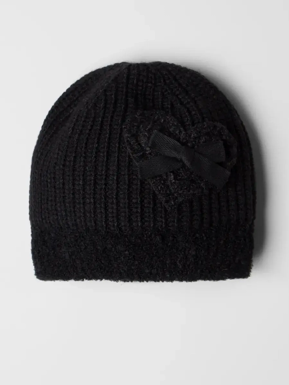 Черная шапка для девочки на осень