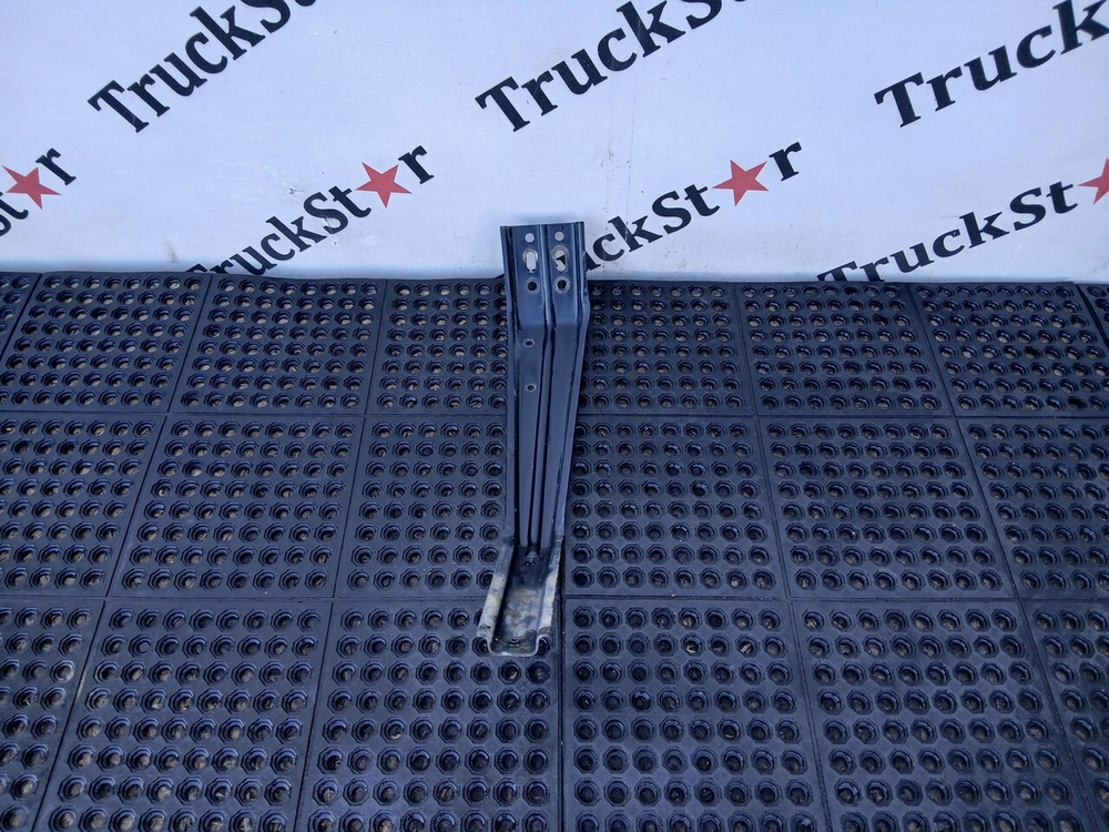 Кронштейн крыла переднего правого 2022г.