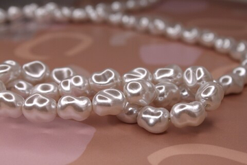 Бусина имитация жемчуга 15х11 мм(105)