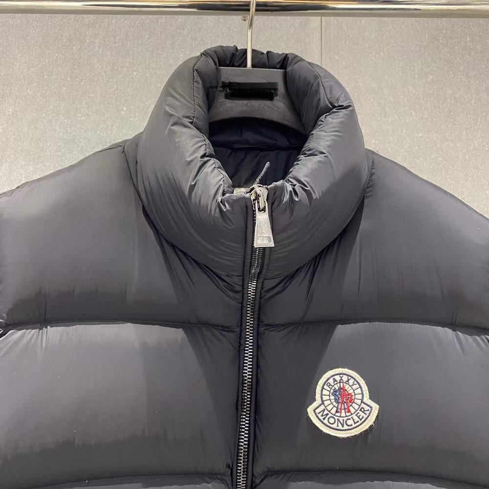 Безрукавка Moncler