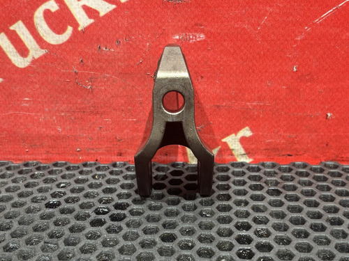 Кронштейн форсунки двигателя 2019 г.