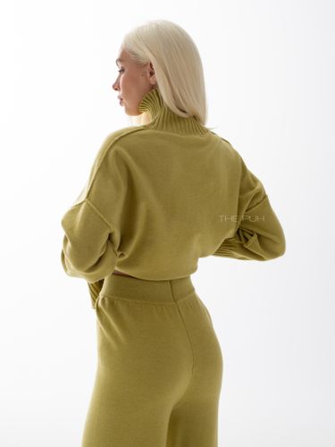 Салатовый трикотажный костюм с широкими резинками