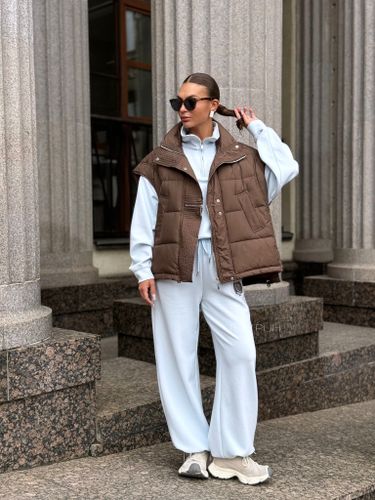 Шоколадный утепленный жилет