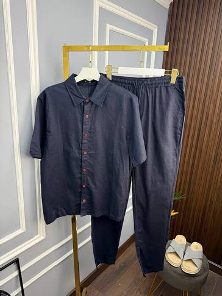 Льняной костюм Kiton