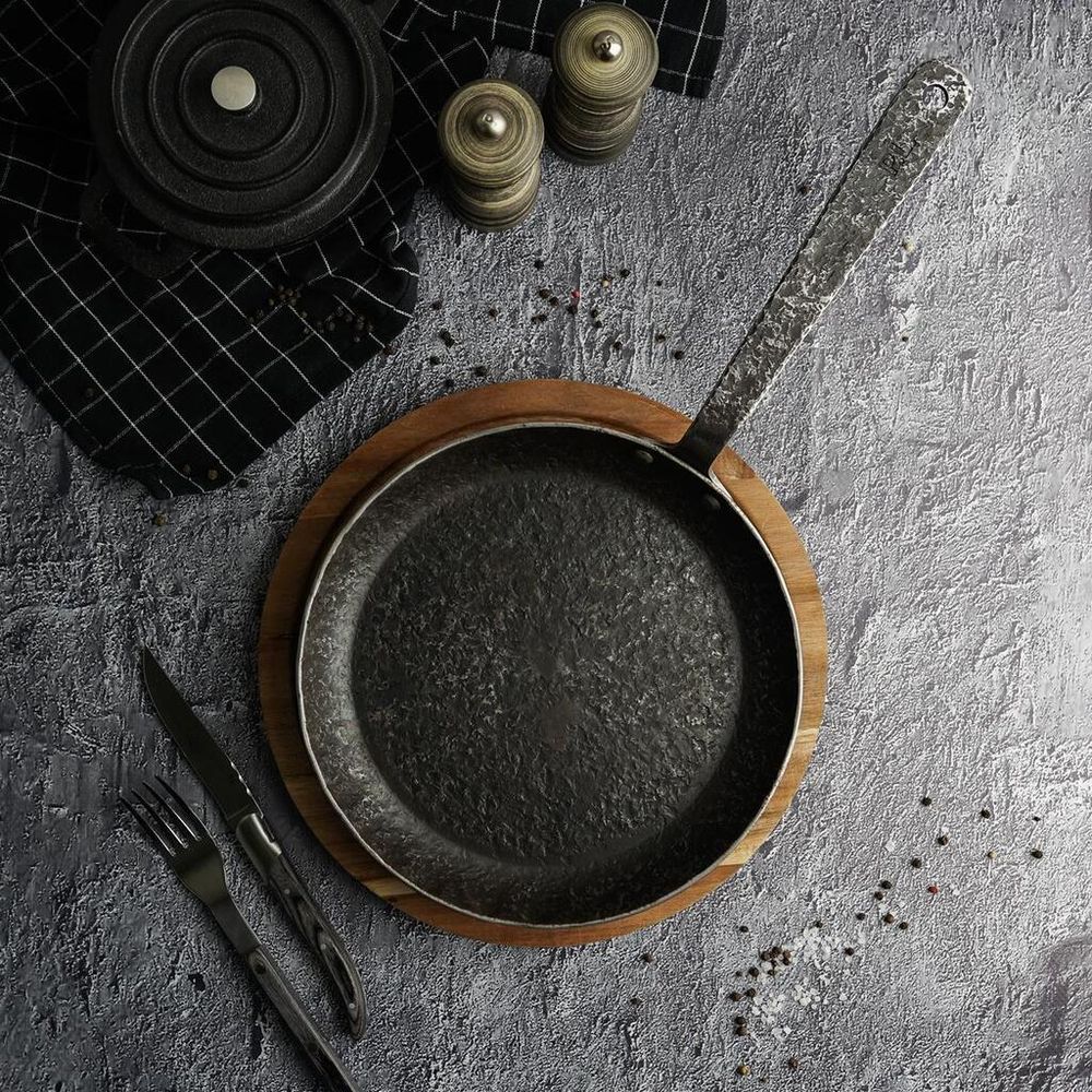 Сковорода для подачи 24 см h3,3 см круглая " " углерод. сталь ИНДУКЦИЯ P.L.