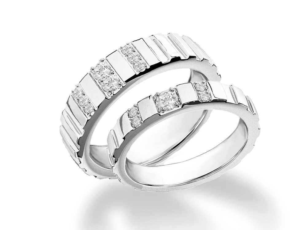 Обручальное кольцо с 5 бриллиантами