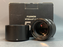 Fujinon SUPER EBC XF 56mm 1:1.2 R царапина на передней линзе