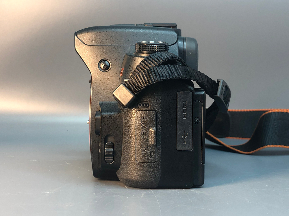 Sony A580 Kit 18-55mm, 6380 кадров пробега.