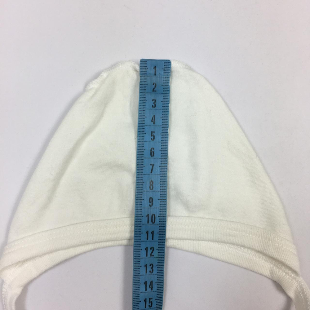 Шапка белого цвета на 1-3 месяца