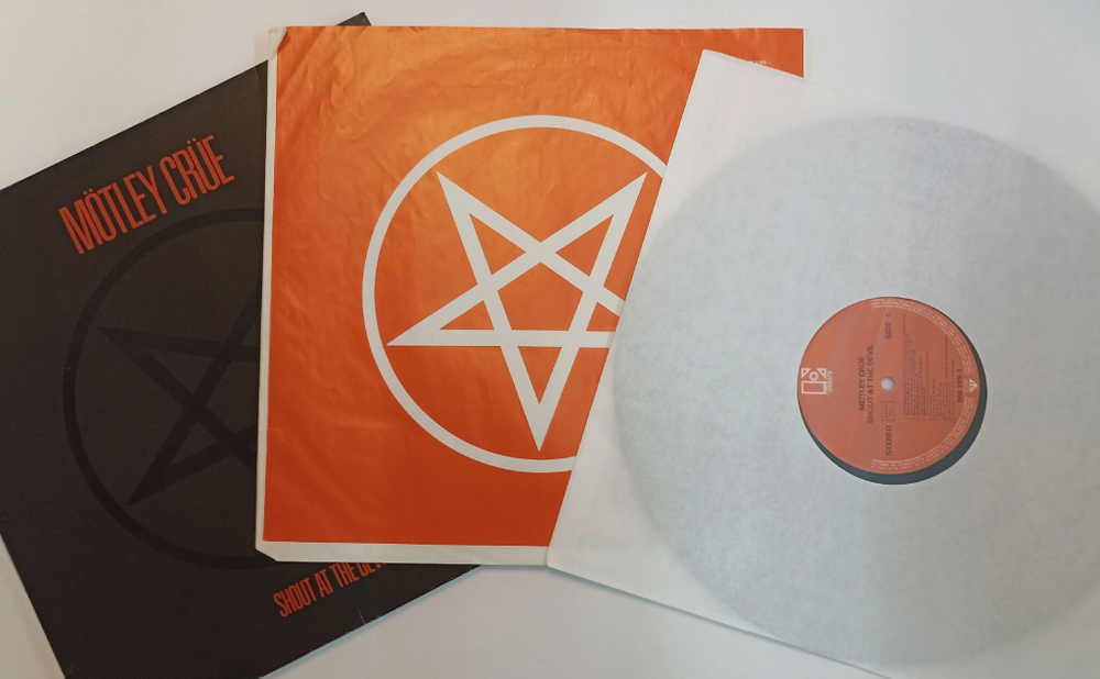 Винтажная виниловая пластинка Motley Crue Shout At The Devil (Germany 1983)