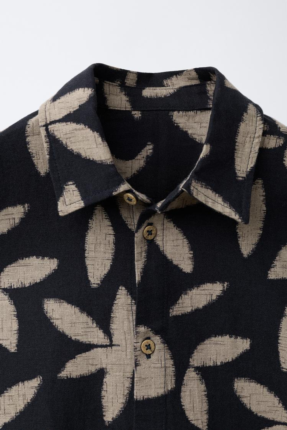 ZARA РУБАШКА С КОНТРАСТНЫМ ПРИНТОМ "ЛИСТЬЯ", ЧЕРНЫЙ/ЭКРЮ