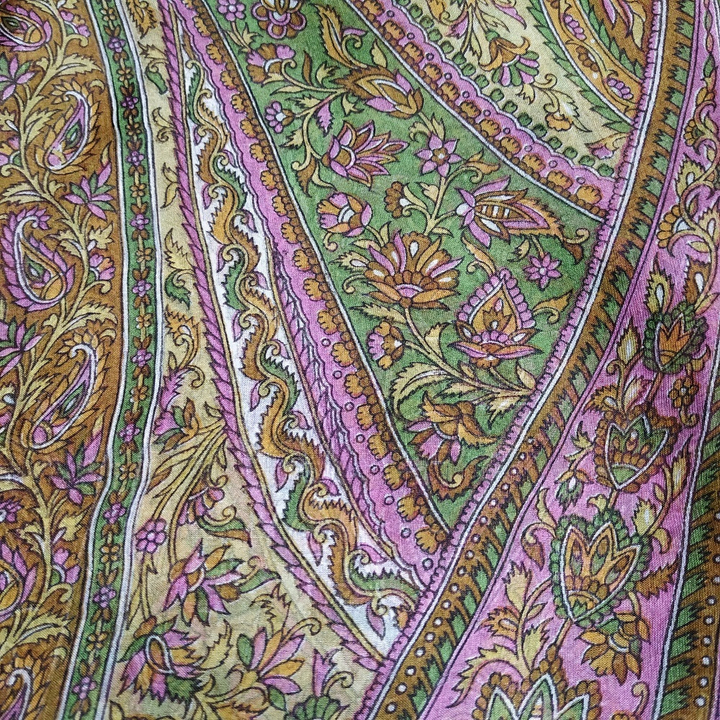 Шарф материал Шелк 100% цвет розовый оливковый бежевый с золотисто-коричневой каймой