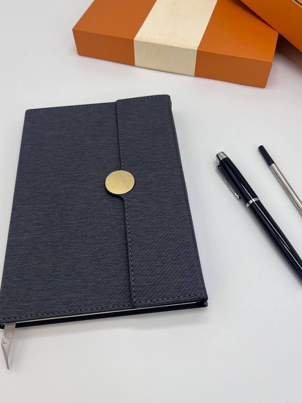 Блокнот подарочный А5 с ручкой О-графит (7725-3)