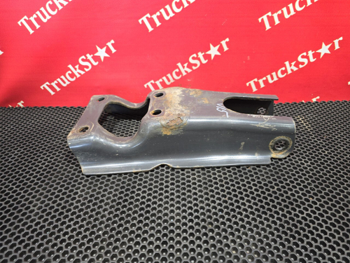 Кронштейн амортизатора переднего