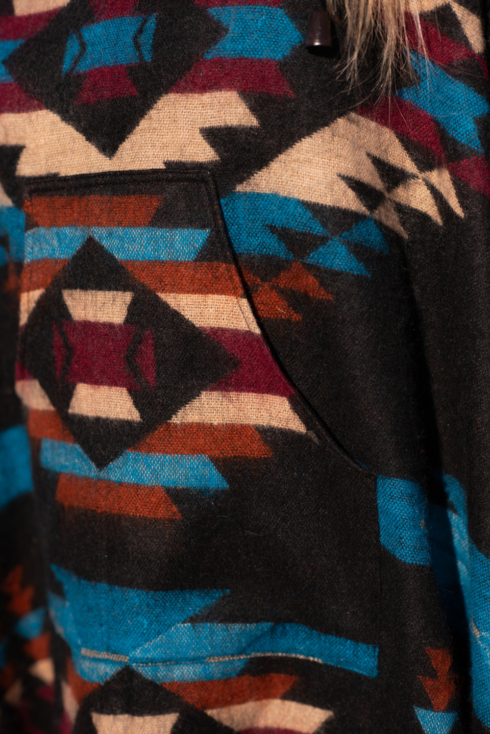 Пончо шерстяное с орнаментом