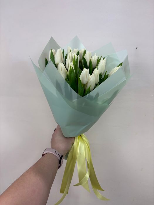 Букет белых тюльпанов "Роял Вирджин" (в упаковке)