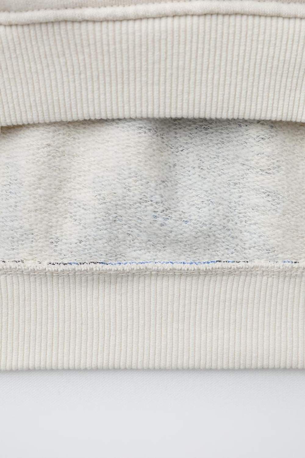 ZARA ТОЛСТОВКА С ПРИНТОМ «ДИНОВЗАВРЫ», ЭКРЮ