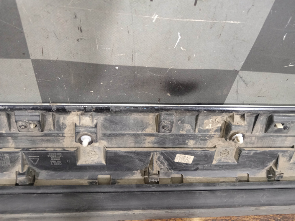 Накладка двери передней правой Geely Monjaro 21-нв Б/У Оригинал 6073136000