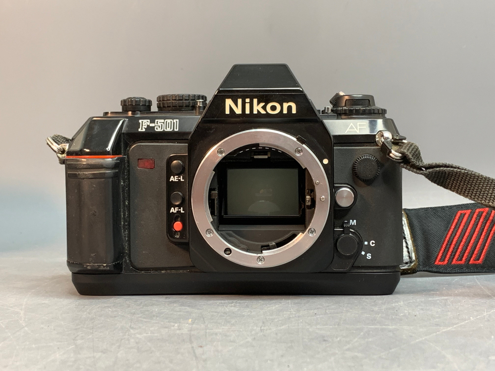 Nikon F-501 body