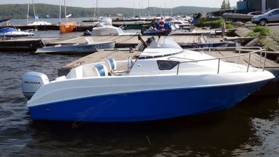 Каютный стеклопластиковый катер Легант-515К