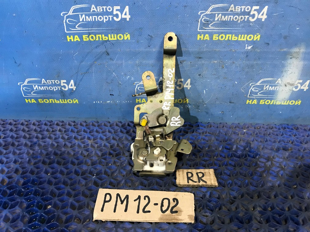 Замок двери задней правой NISSAN LIBERTY 1999