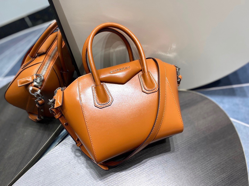 Givenchy Antigona Mini 22 cm