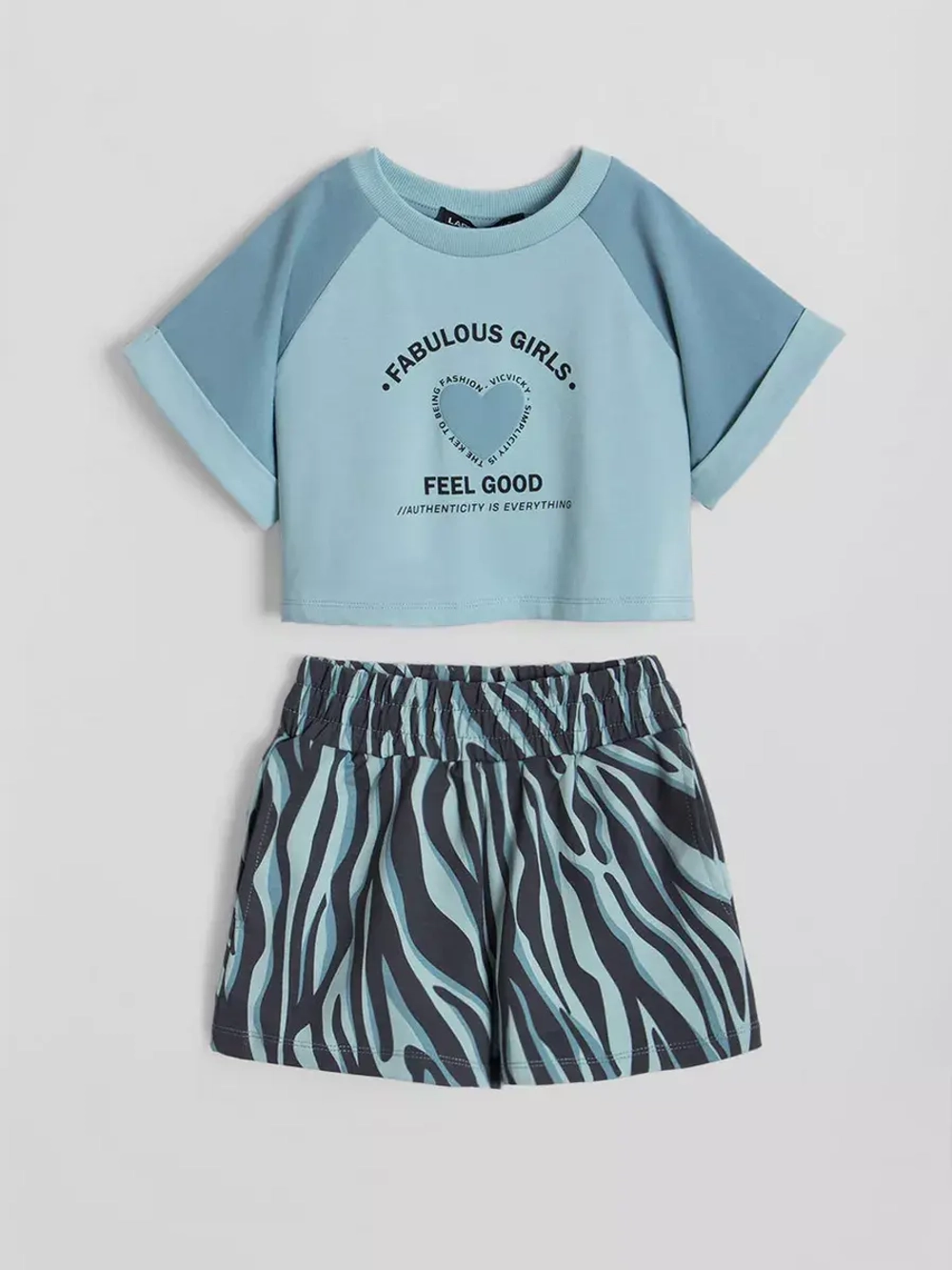 Костюм детский футболка и шорты в сад