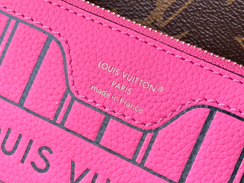 Louis Vuitton Neverfull Bandouliere Inside Out BB