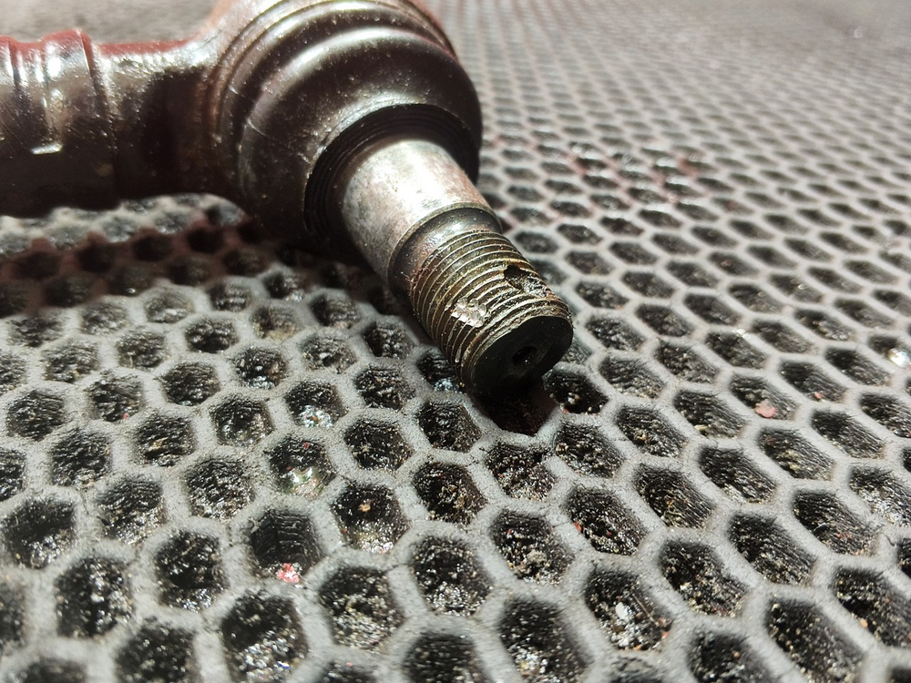 Стойка переднего стабилизатора