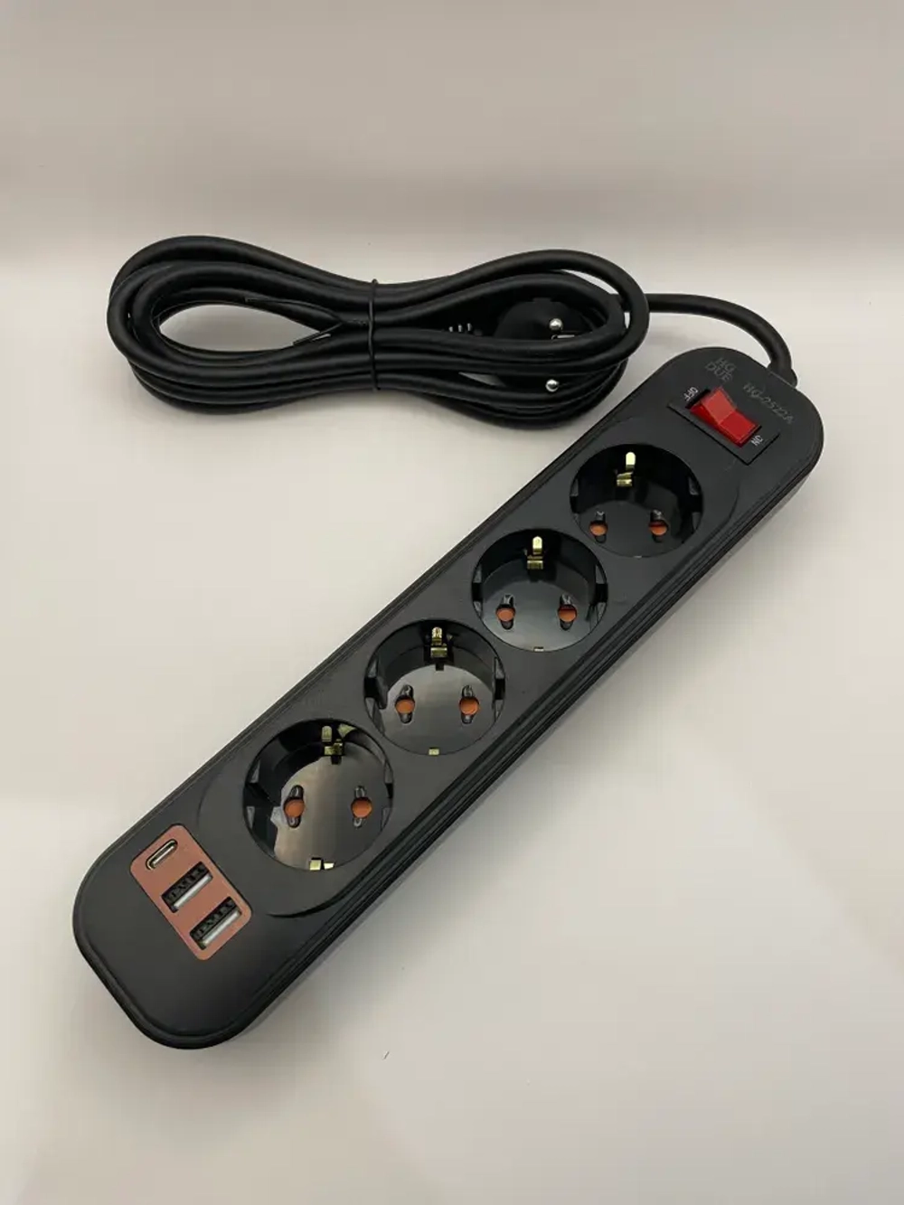 Удлинитель 4 розетки, 3 метра, 2 USB, 1 Type-C