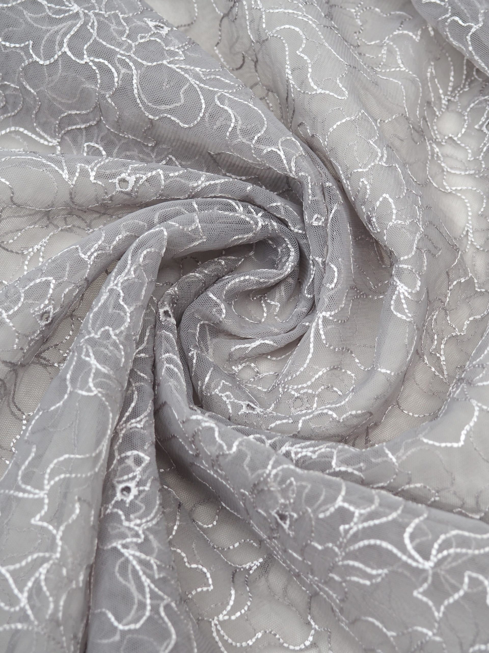 Кружевное полотно серое с серебристой нитью неэластичное 135 см