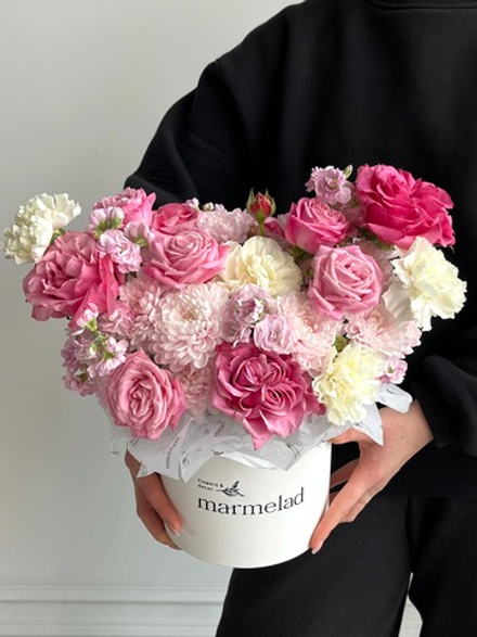 Цветочная коробка в розовых оттенках размер S