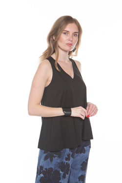 ТОП С V-ОБРАЗНЫМ ВЫРЕЗОМ