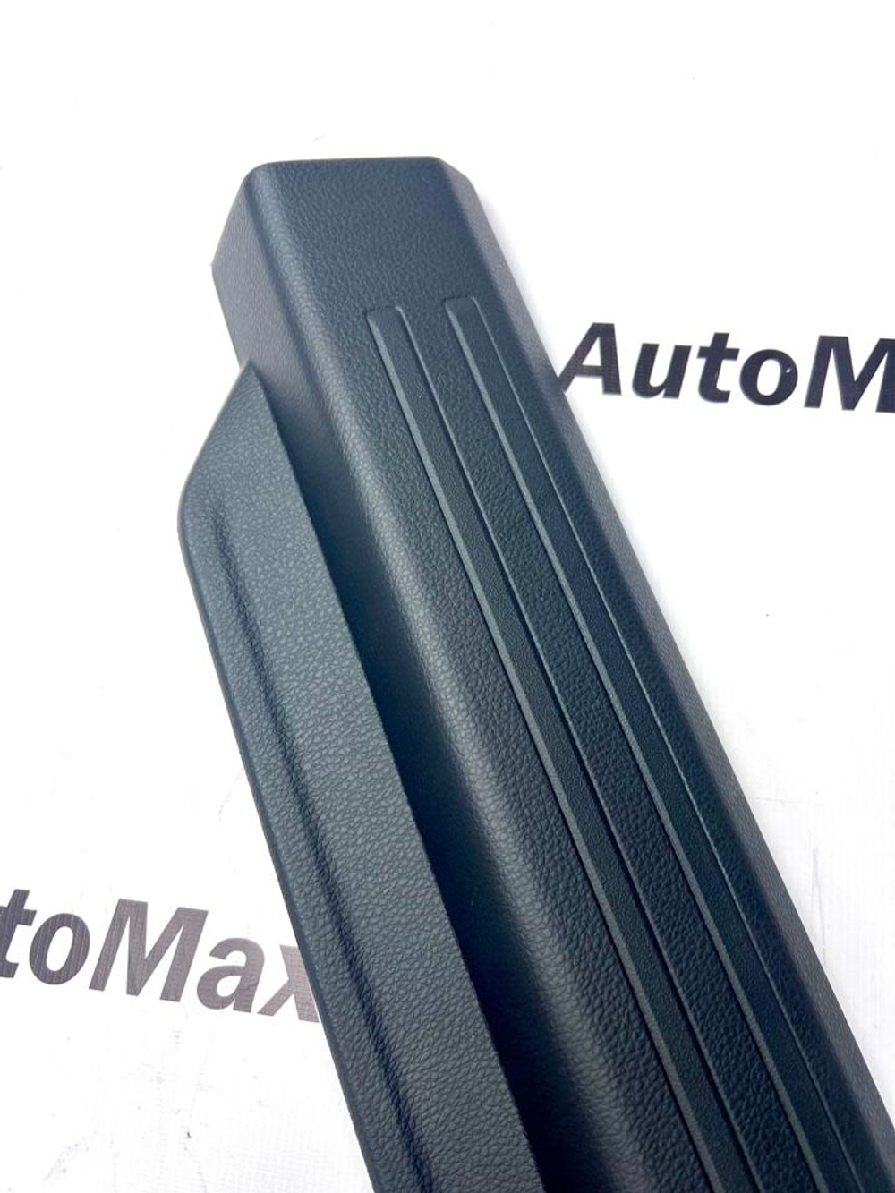 Накладка порога передняя левая Митсубиши Паджеро. 7656A379XA. Оригинал.