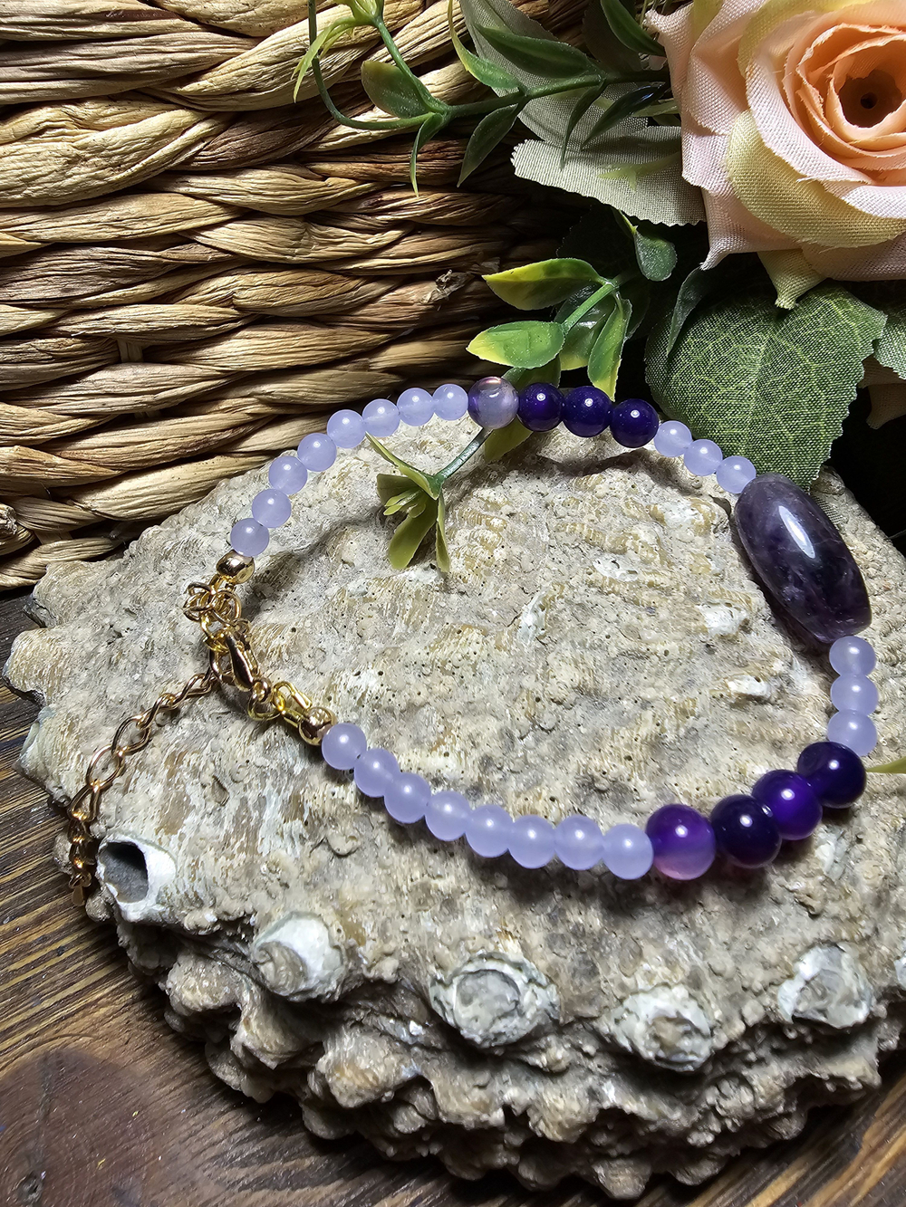 Браслет из натурального камня, авторская работа из Халцедона и Агата "Фиолетовая пудра"