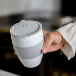 Термокружка 400мл Koziol AROMA TO GO 2.0 Organic серая