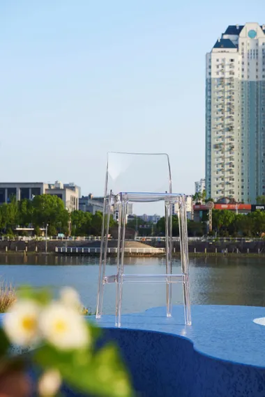 Полубарный стул Ghost прозрачный