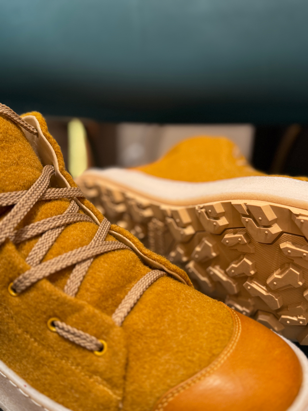 AIRSHOES mustard sherst NEW