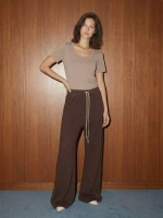 Футболка с глубоким вырезом