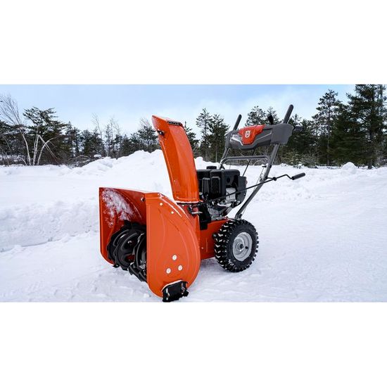 Бензиновый снегоуборщик "HUSQVARNA" ST 124
