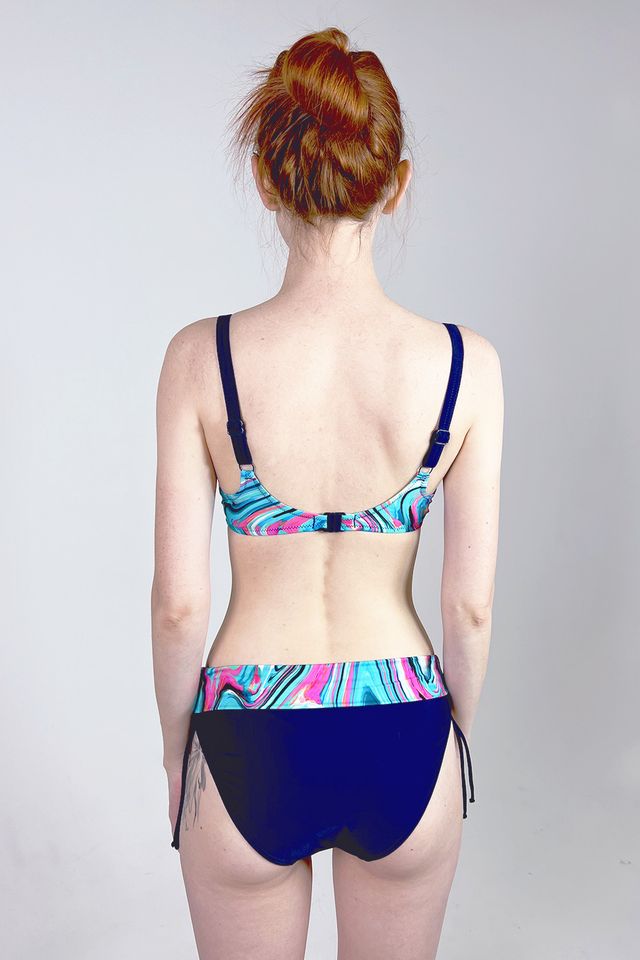 Темно-синий купальник Fiorana с разноцветным принтом