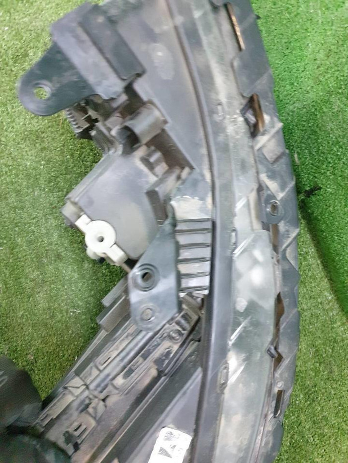 Битая Фара правая Kia Carnival 4 (2020-2023) LED