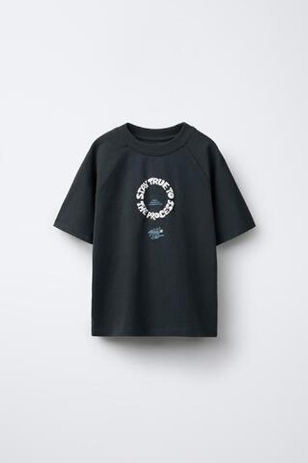 ZARA ФУТБОЛКА С ПРИНТОМ ГРАФФИТИ, ТЕМНЫЙ АНТРАЦИТ