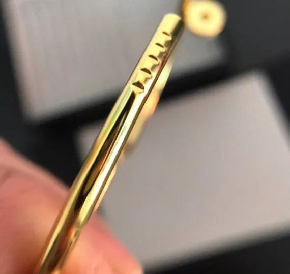 Браслет женский CARTIER JUST UN CLOU, золото 18 карат